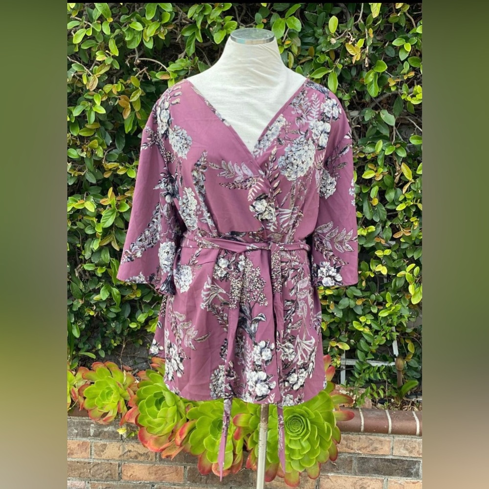 TORRID plum floral flutter sleeve top size 6